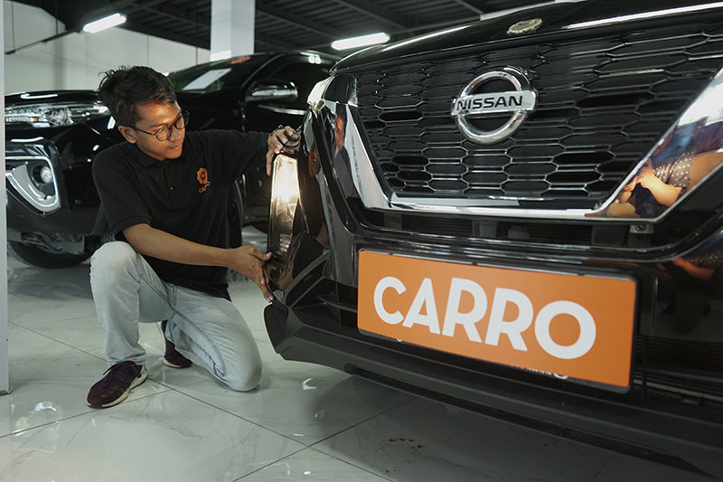 Inspeksi mobil bekas di CARRO Indonesia